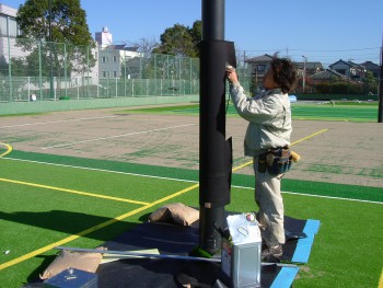 フットサル＆テニス兼用コート人工芝工事　施工写真2