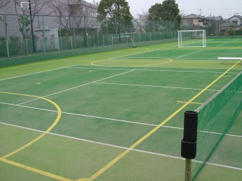 フットサル＆テニス兼用コート人工芝工事　施工写真5
