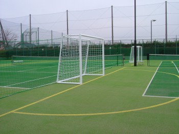 フットサル＆テニス兼用コート人工芝工事　施工写真6